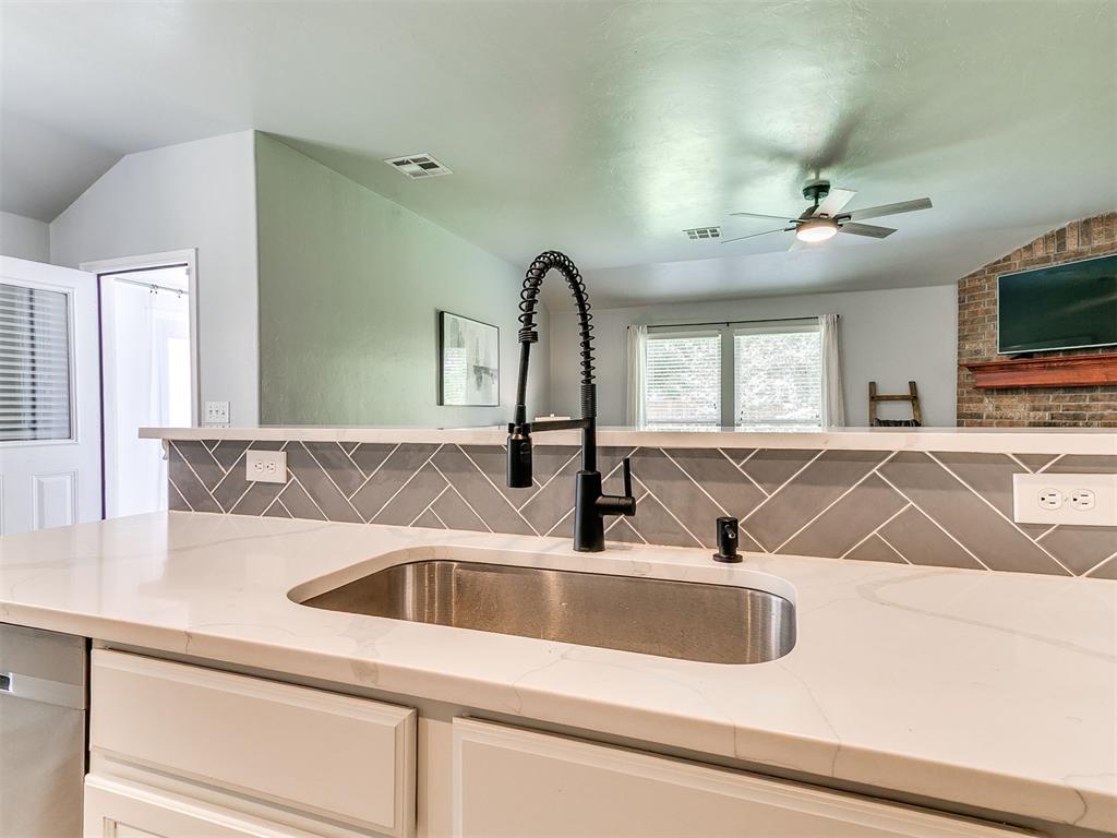 11233 Nw 97th Street Property Photo 17