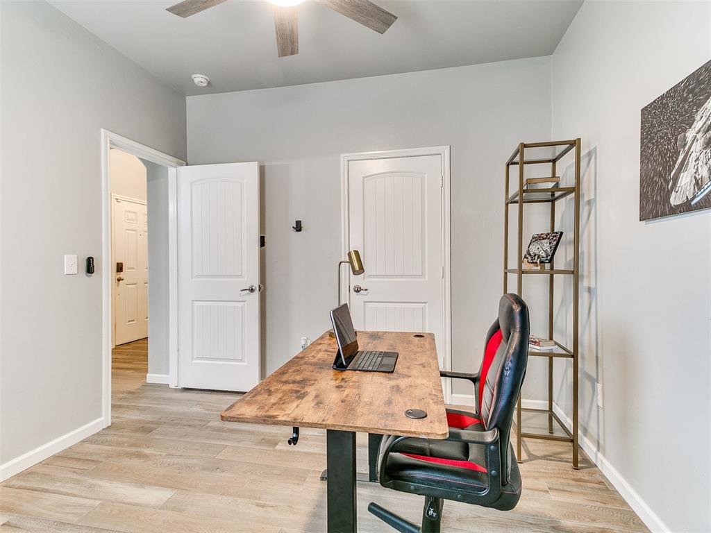 11233 Nw 97th Street Property Photo 34