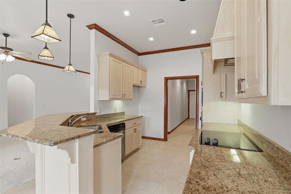 12508 Chateaux Road Property Photo 11