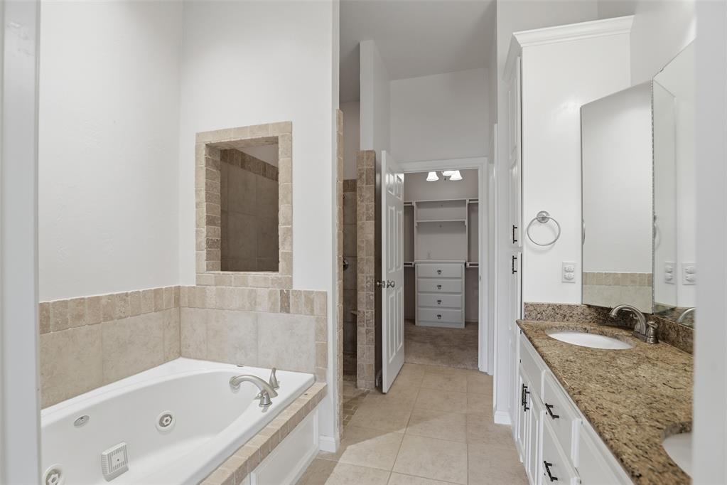 12508 Chateaux Road Property Photo 22