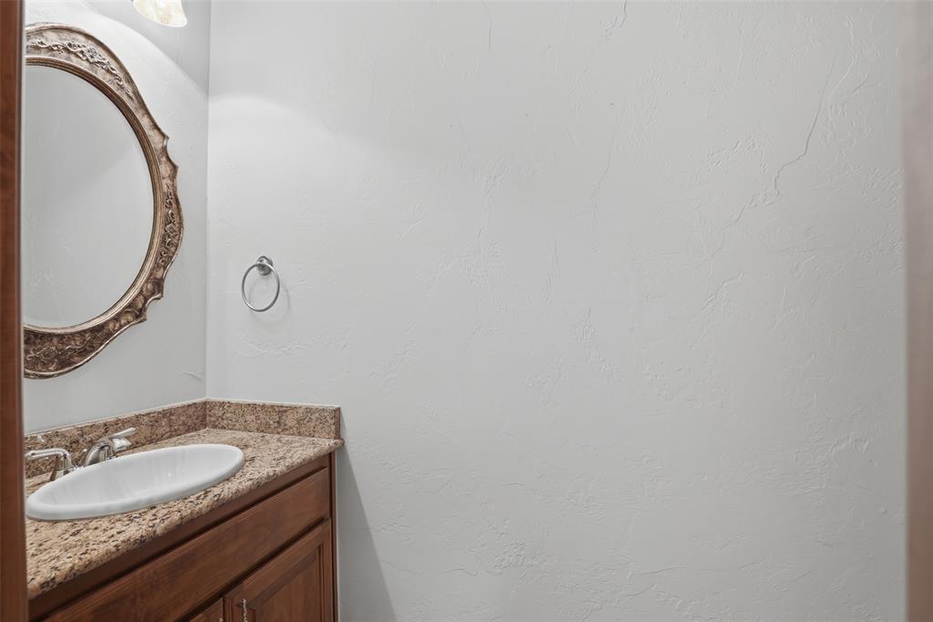 12508 Chateaux Road Property Photo 25