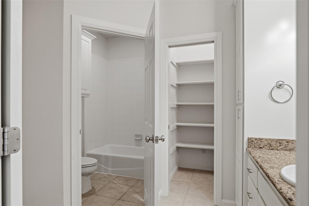 12508 Chateaux Road Property Photo 31