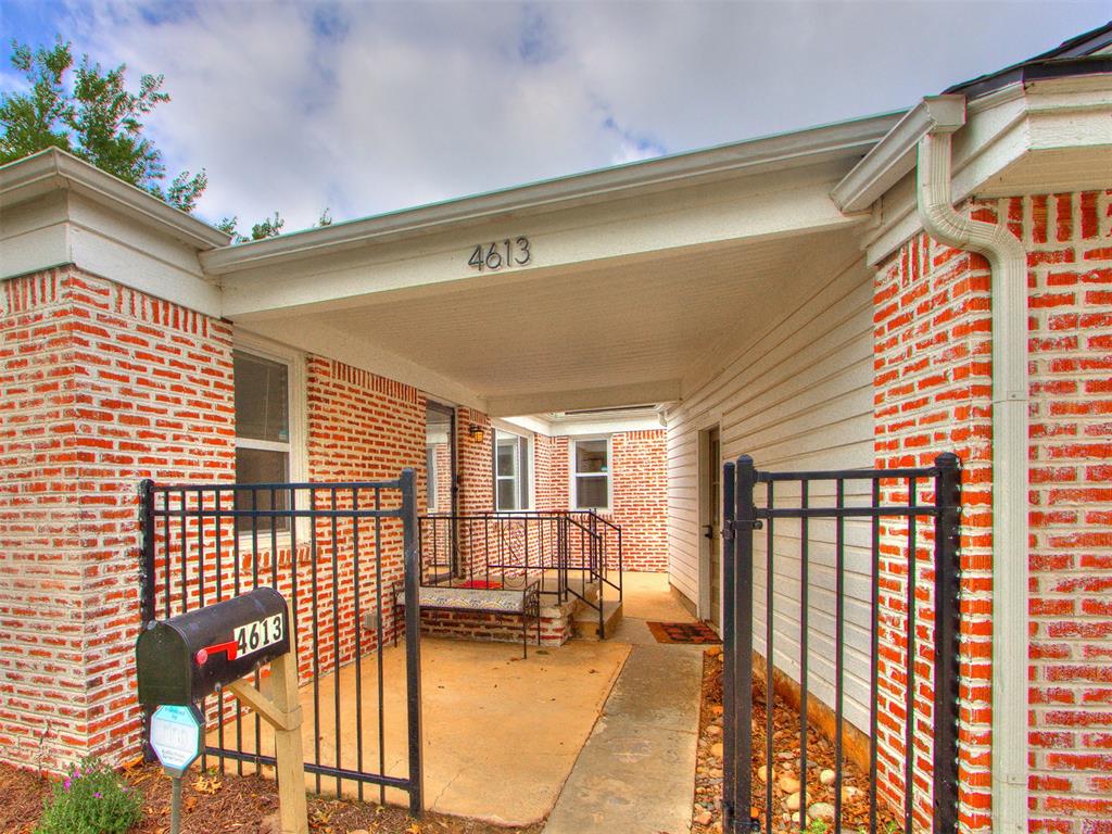 4613 N Hamilton Drive Property Photo 5