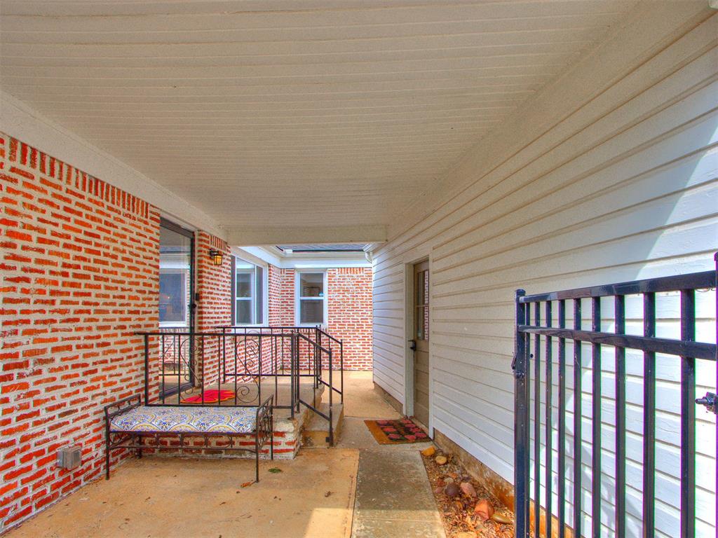 4613 N Hamilton Drive Property Photo 6