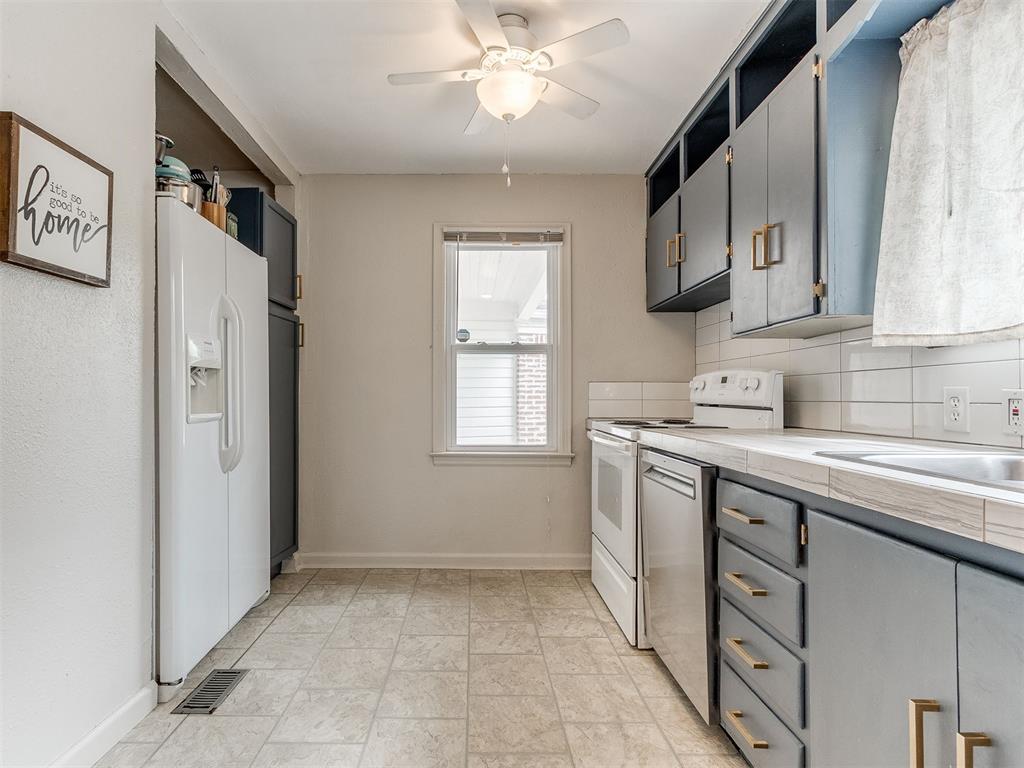 4613 N Hamilton Drive Property Photo 22
