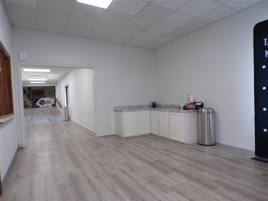 506 E 6th Street Property Photo 15