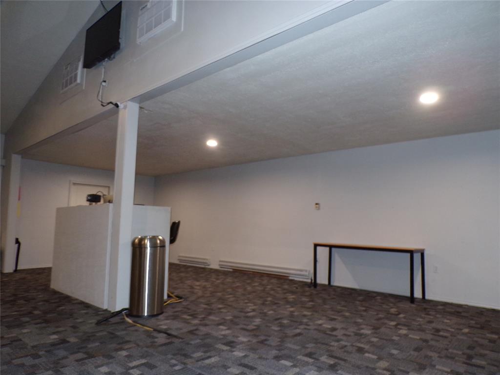 506 E 6th Street Property Photo 25