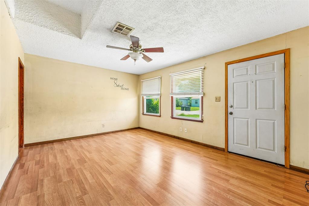 4001 Thomas Avenue Property Photo 8