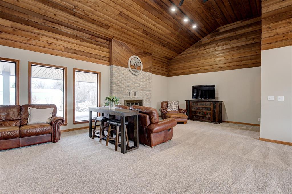1839 E Pleasantview Lane Property Photo 3