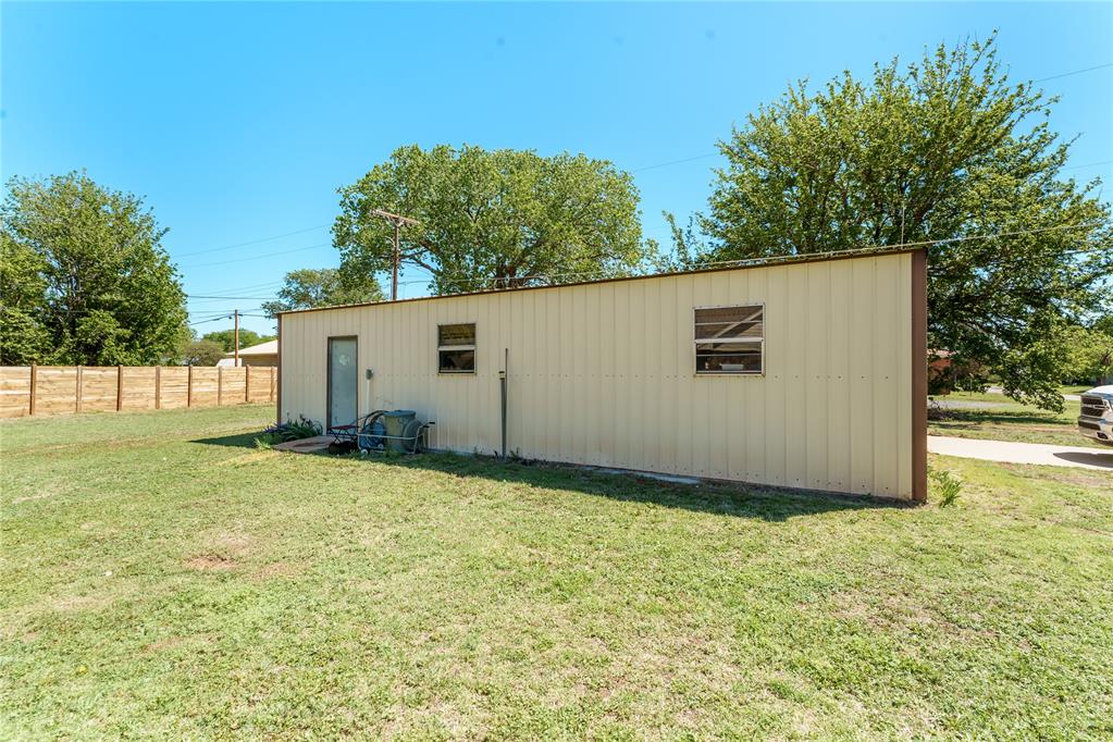 204 N Main Avenue Property Photo 15