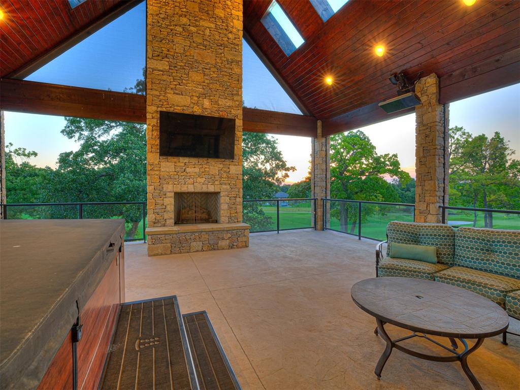 6401 Oak Tree Drive Property Photo 8