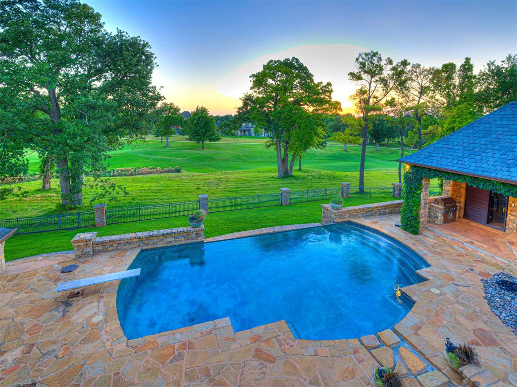 6401 Oak Tree Drive Property Photo 11