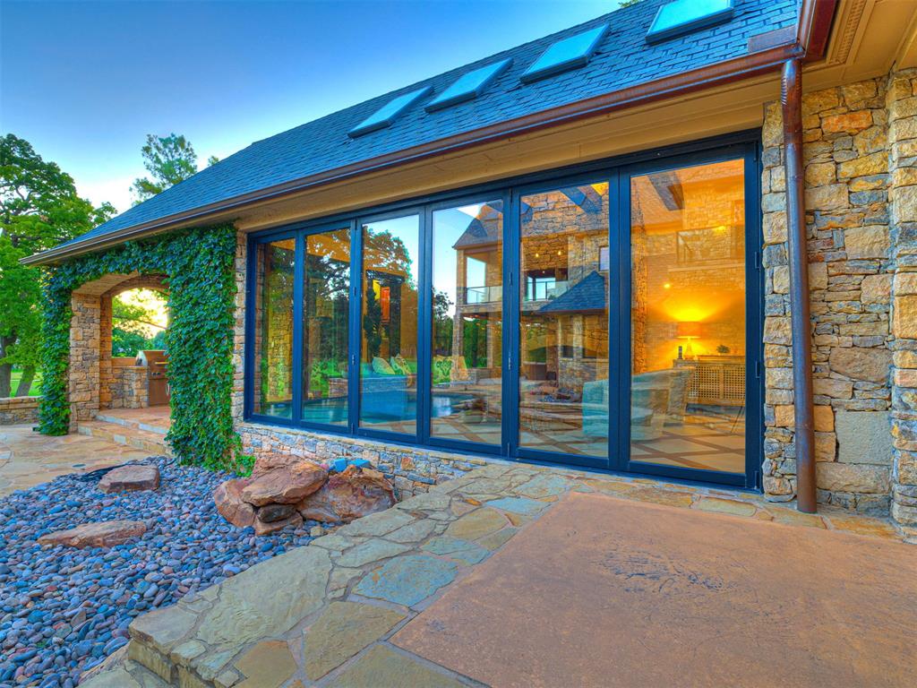 6401 Oak Tree Drive Property Photo 13