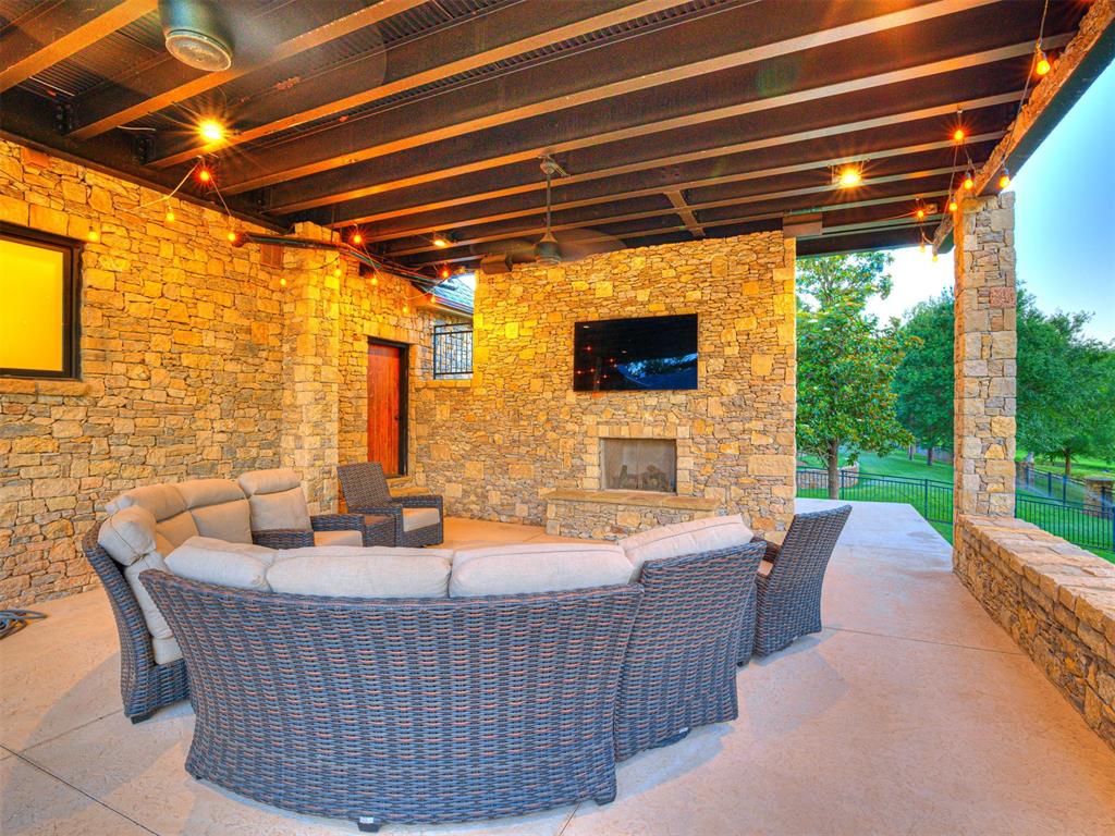 6401 Oak Tree Drive Property Photo 14