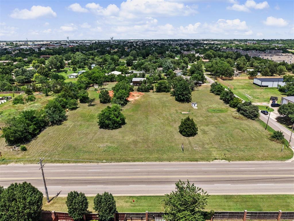 109 E Memorial Road Property Photo 6