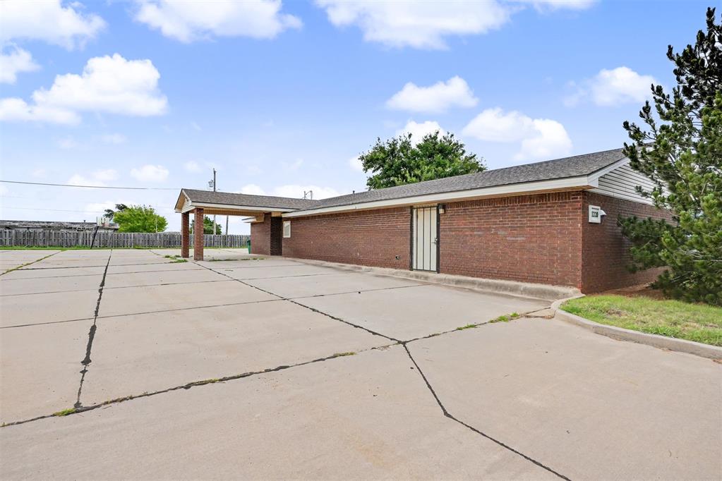 1220 S Broadway Street Property Photo 3