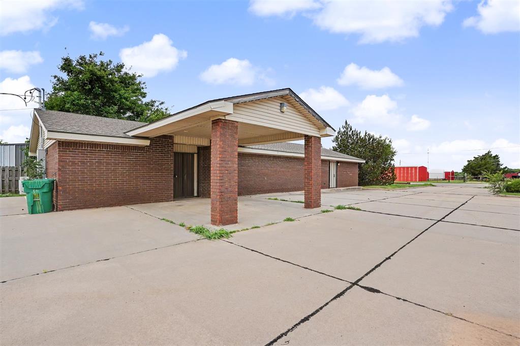 1220 S Broadway Street Property Photo 6