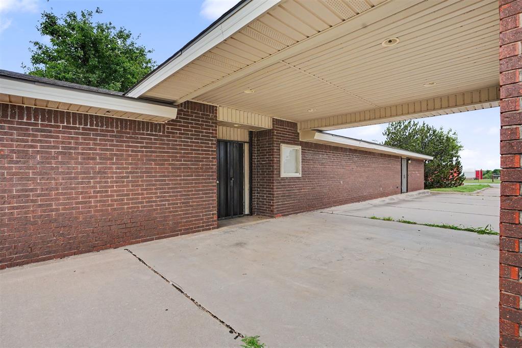 1220 S Broadway Street Property Photo 7