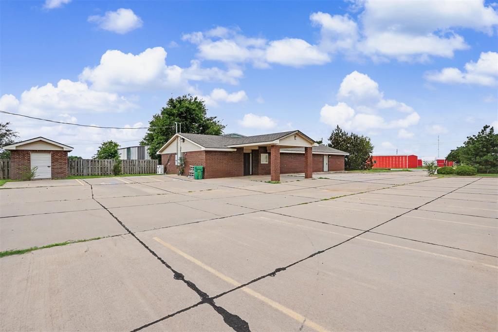1220 S Broadway Street Property Photo 10