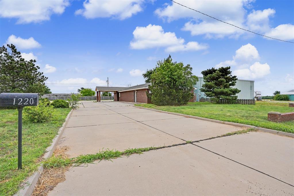 1220 S Broadway Street Property Photo 11