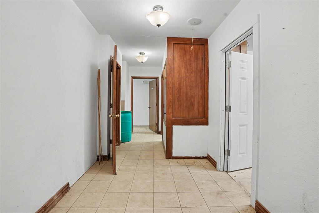 1220 S Broadway Street Property Photo 15