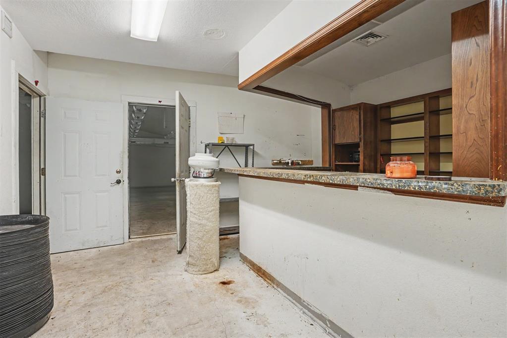 1220 S Broadway Street Property Photo 17