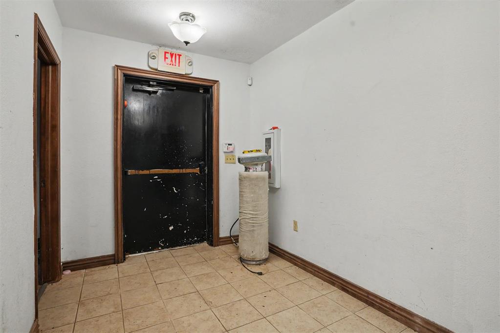 1220 S Broadway Street Property Photo 19