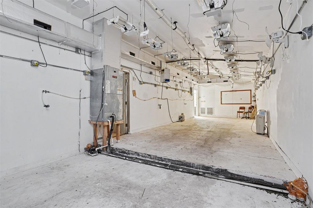 1220 S Broadway Street Property Photo 21