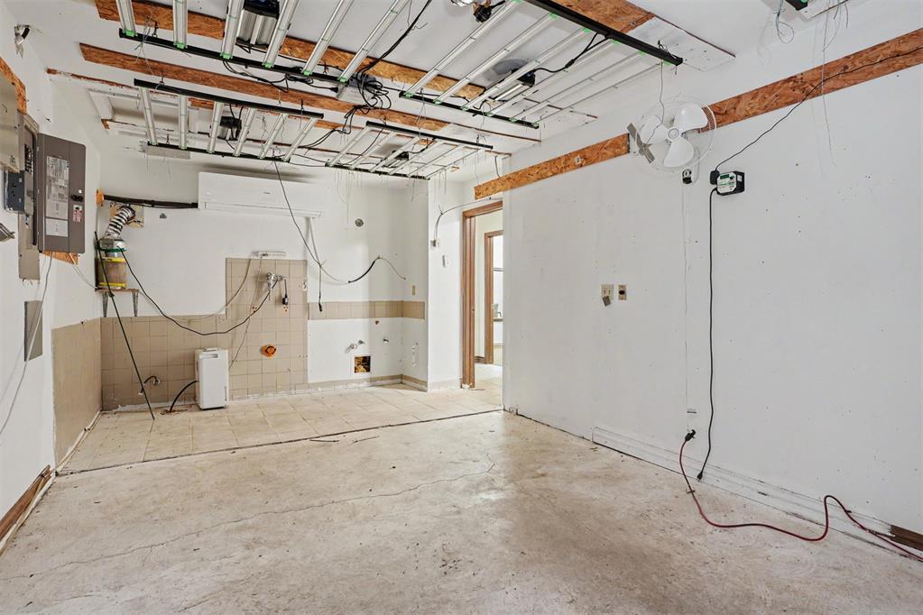 1220 S Broadway Street Property Photo 25