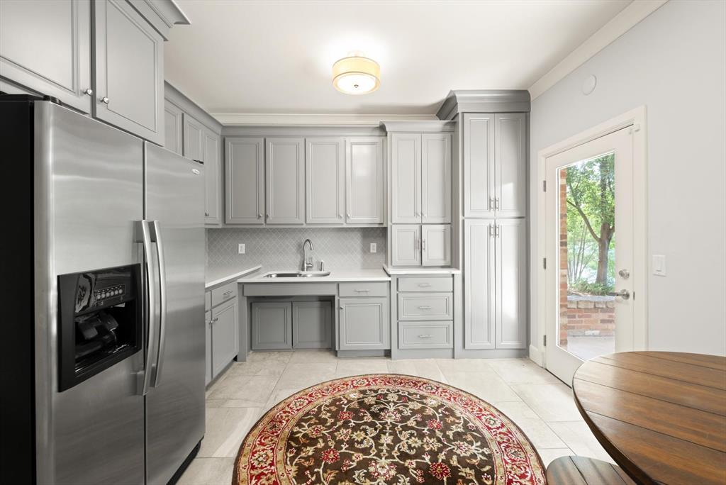 2224 Bridgeview Boulevard Property Photo 10