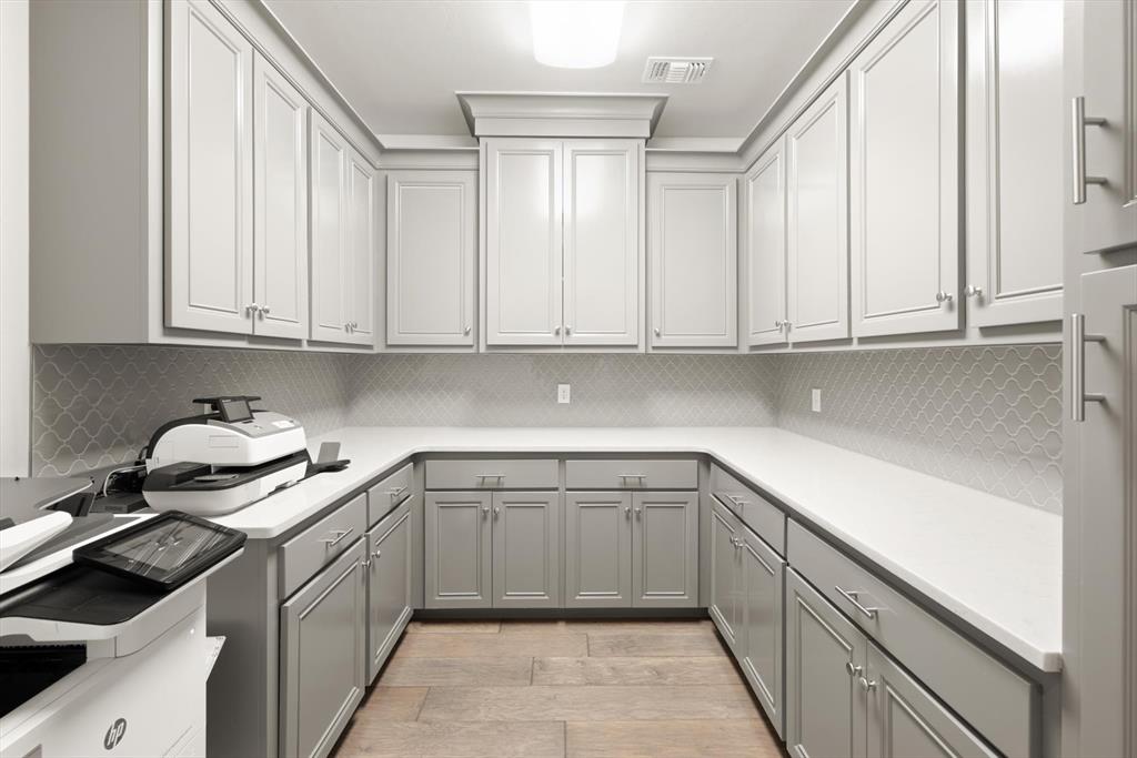 2224 Bridgeview Boulevard Property Photo 11