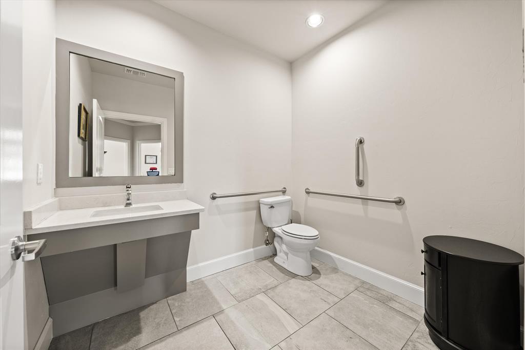 2224 Bridgeview Boulevard Property Photo 15