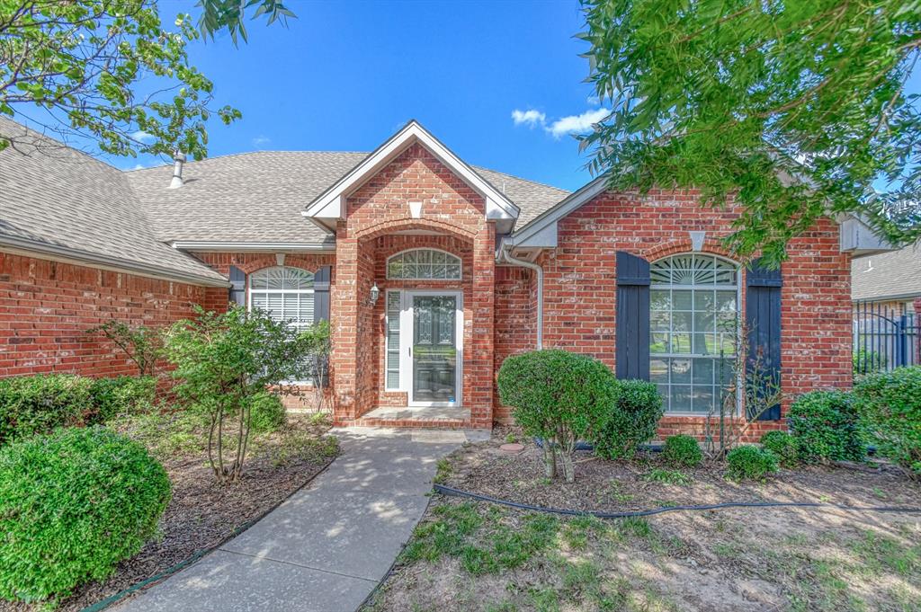 2821 Stonebridge Court Property Photo 3