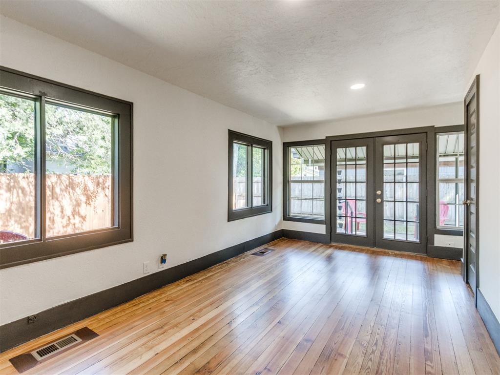 315 N Crawford Avenue Property Photo 16