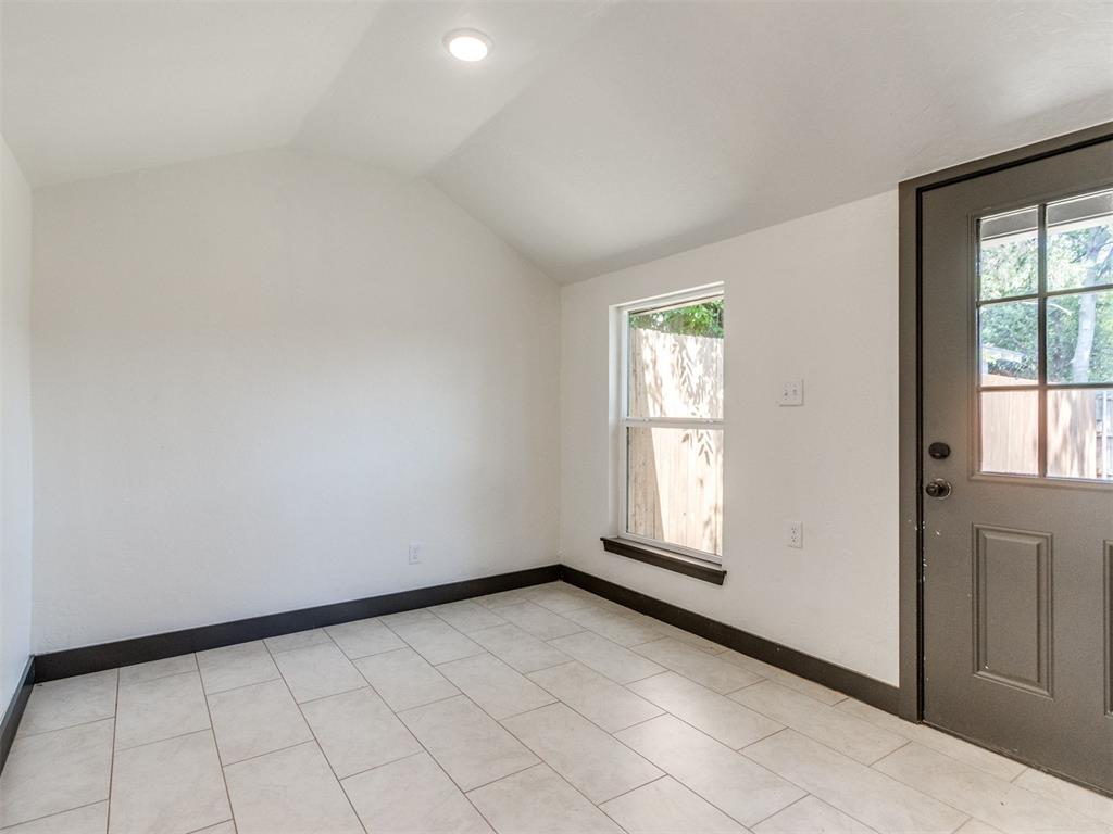 315 N Crawford Avenue Property Photo 23