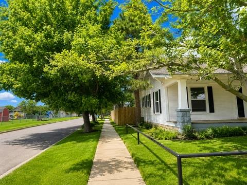 402 E Maple Street Property Photo 6