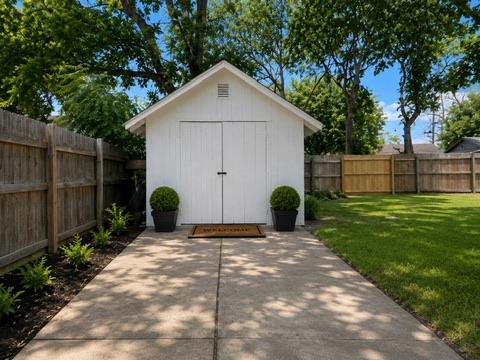 402 E Maple Street Property Photo 11