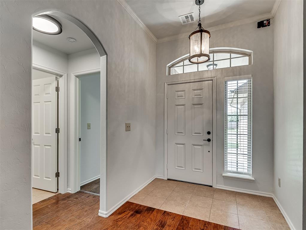 9213 Nw 77th Street Property Photo 4