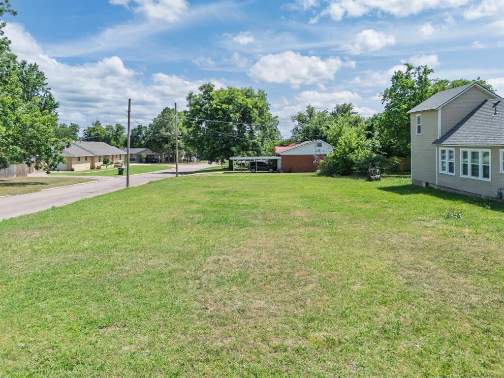 401 W Midland Street Property Photo 3