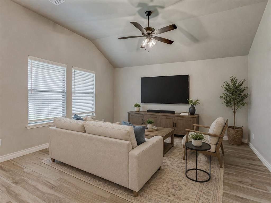 371 Park Lane Property Photo 6