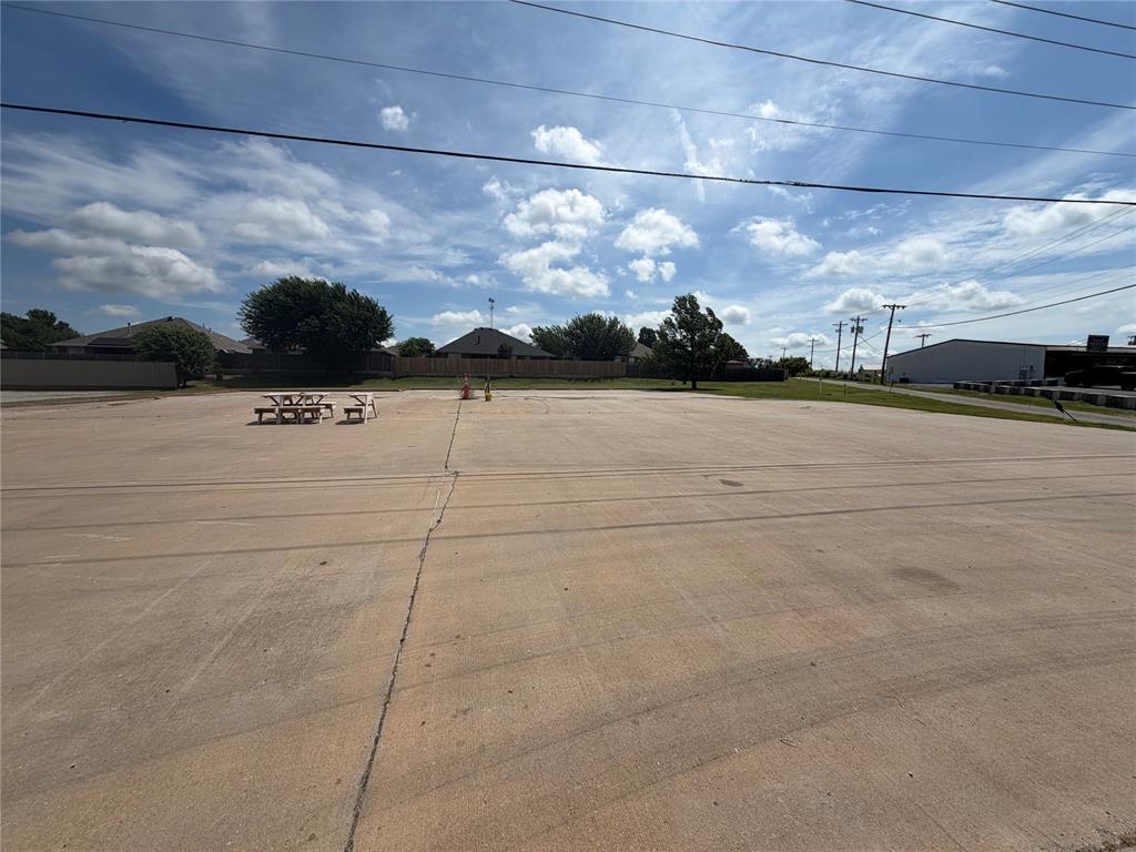 2214 N Green Avenue Property Photo 2