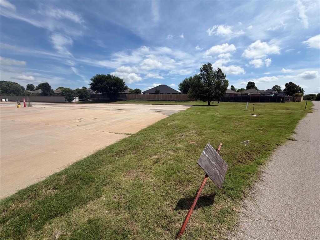 2214 N Green Avenue Property Photo 3