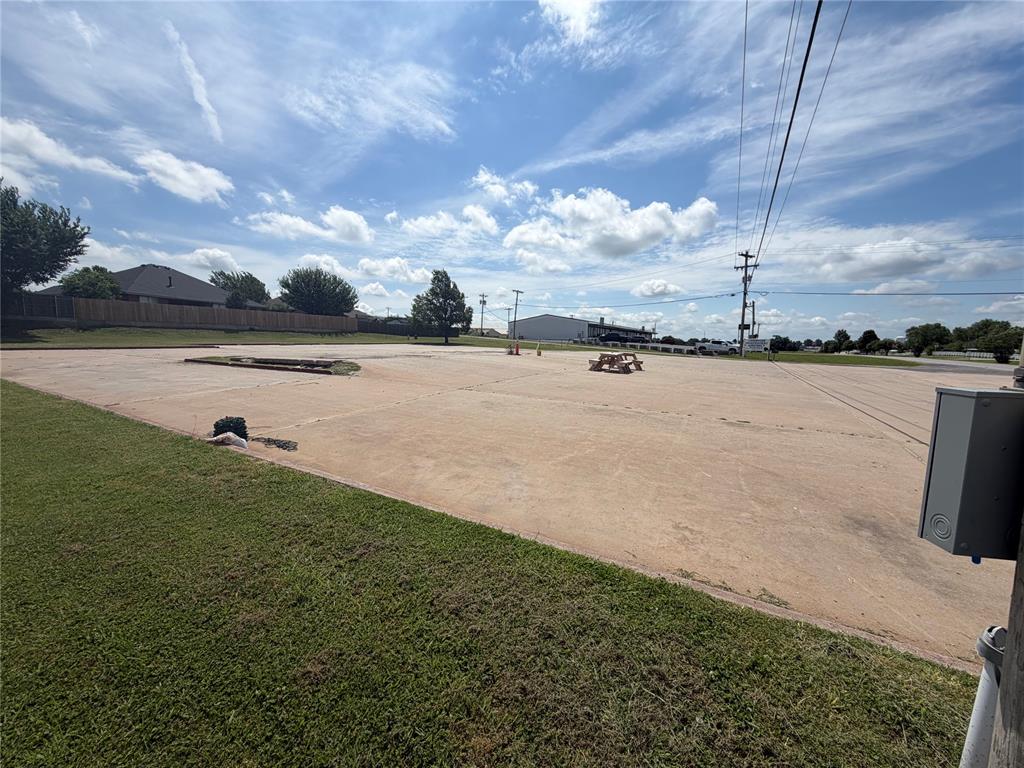 2214 N Green Avenue Property Photo 4