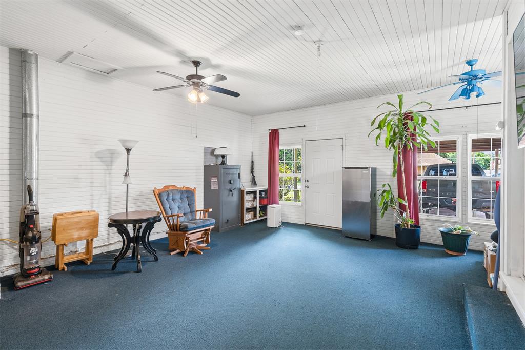 218 E H Street Property Photo 4