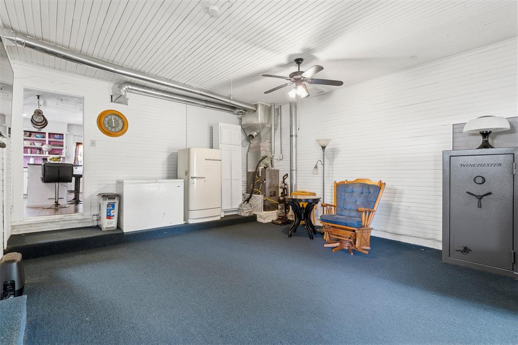 218 E H Street Property Photo 5
