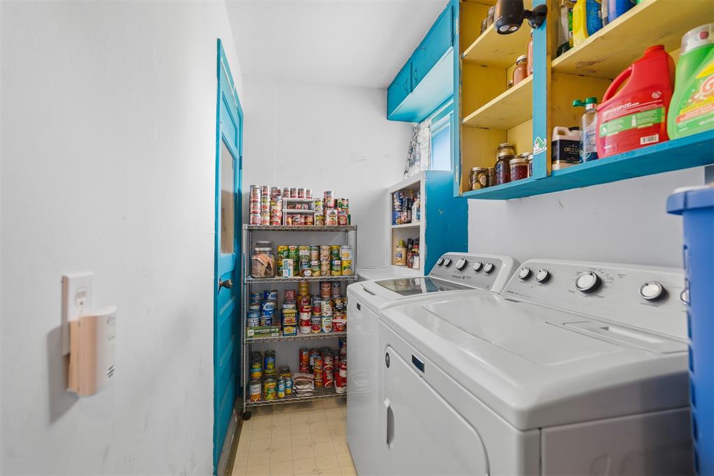 218 E H Street Property Photo 11
