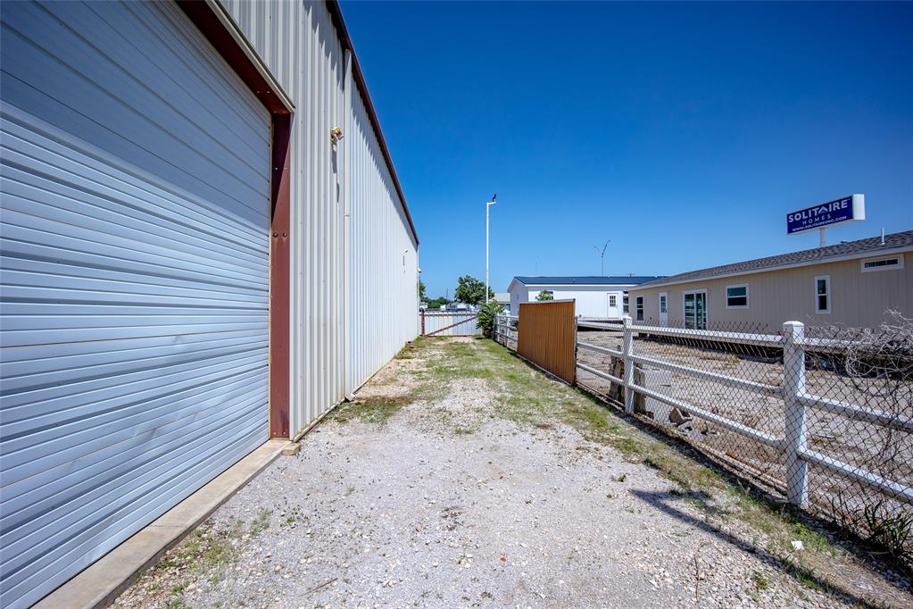 6209 S Shields Boulevard Property Photo 3