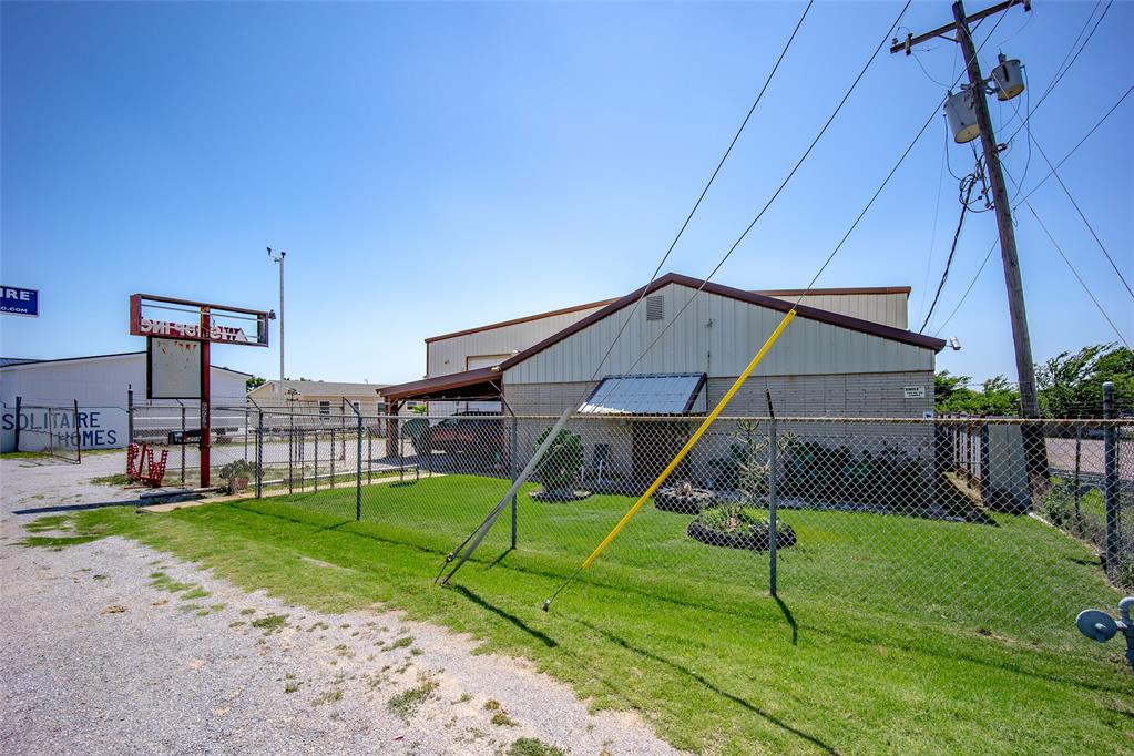 6209 S Shields Boulevard Property Photo 4