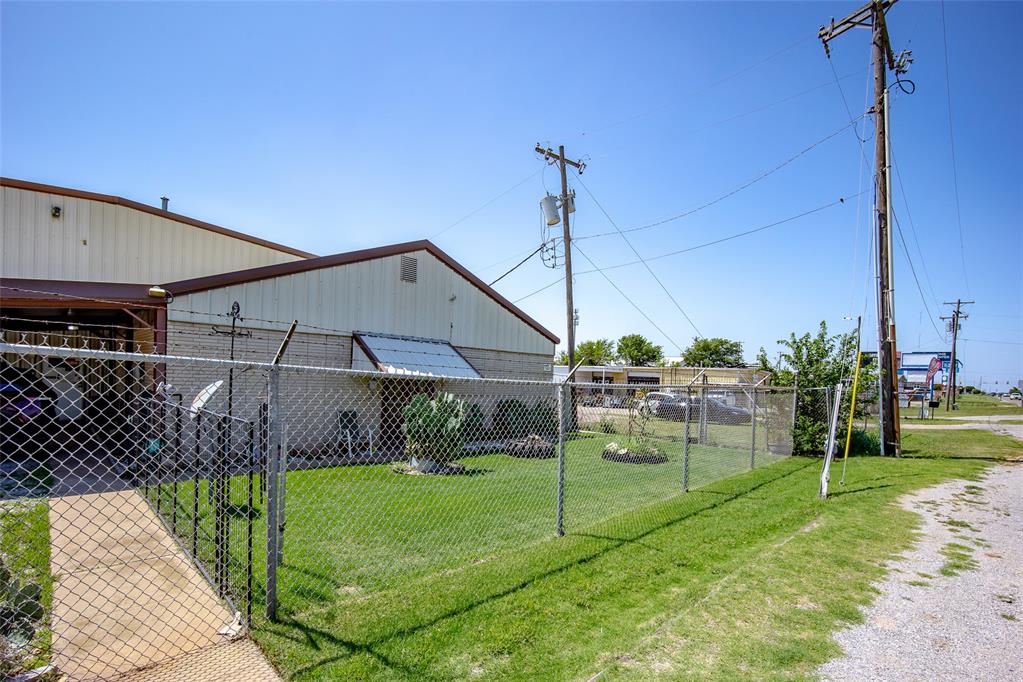6209 S Shields Boulevard Property Photo 5