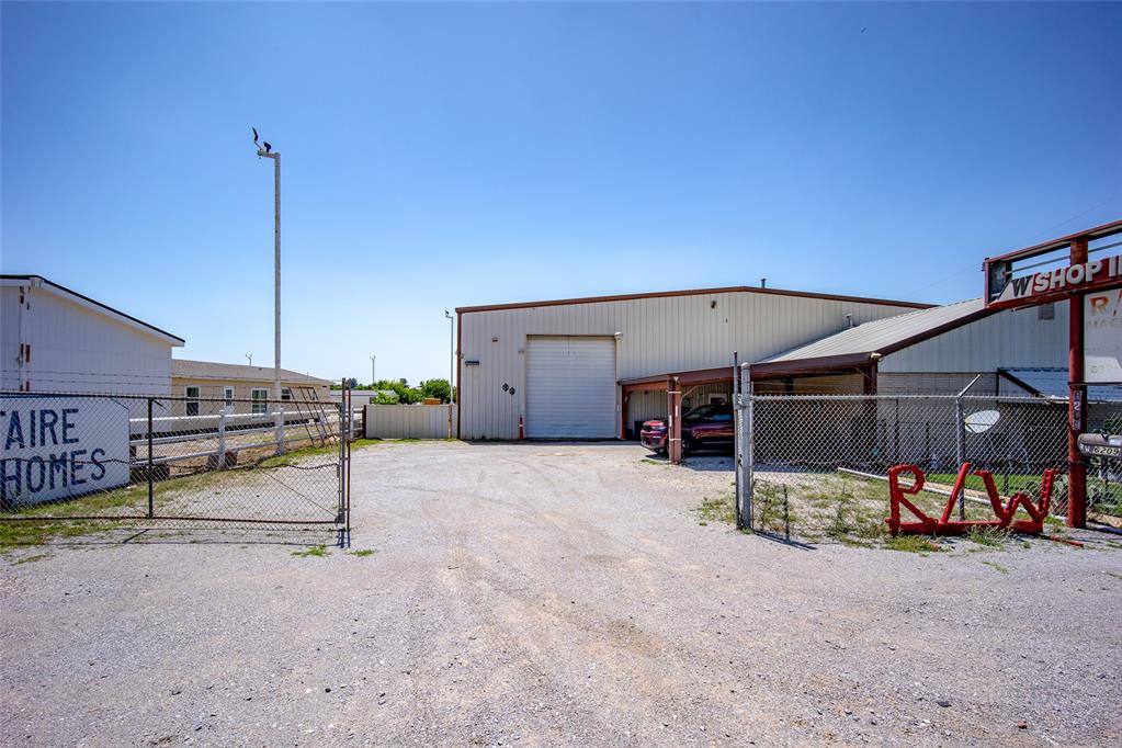 6209 S Shields Boulevard Property Photo 6